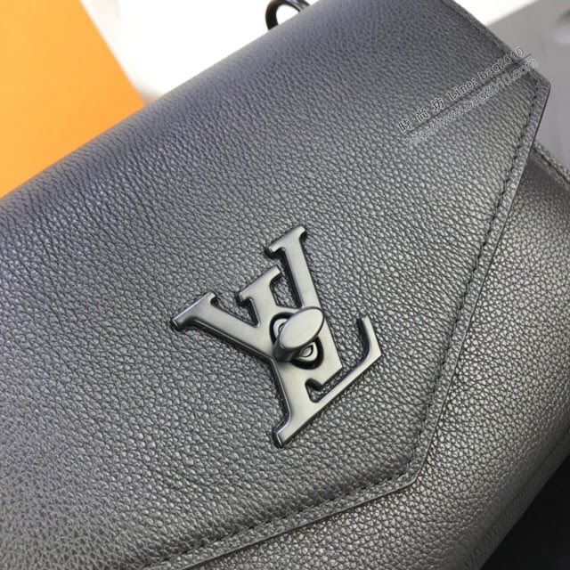LV包包 LV新款女包 M55848 My lockme BB手袋 黑色粒面小牛皮肩背女包  ydh3657